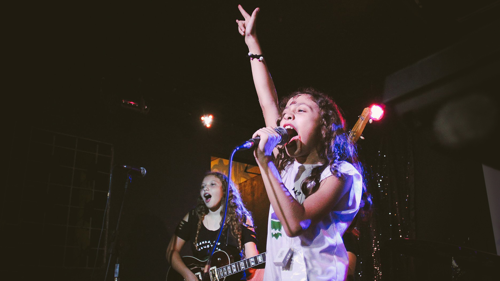 Como o projeto “Girls Rock Camp Brasil” atua para criar uma geração de meninas mais fortes