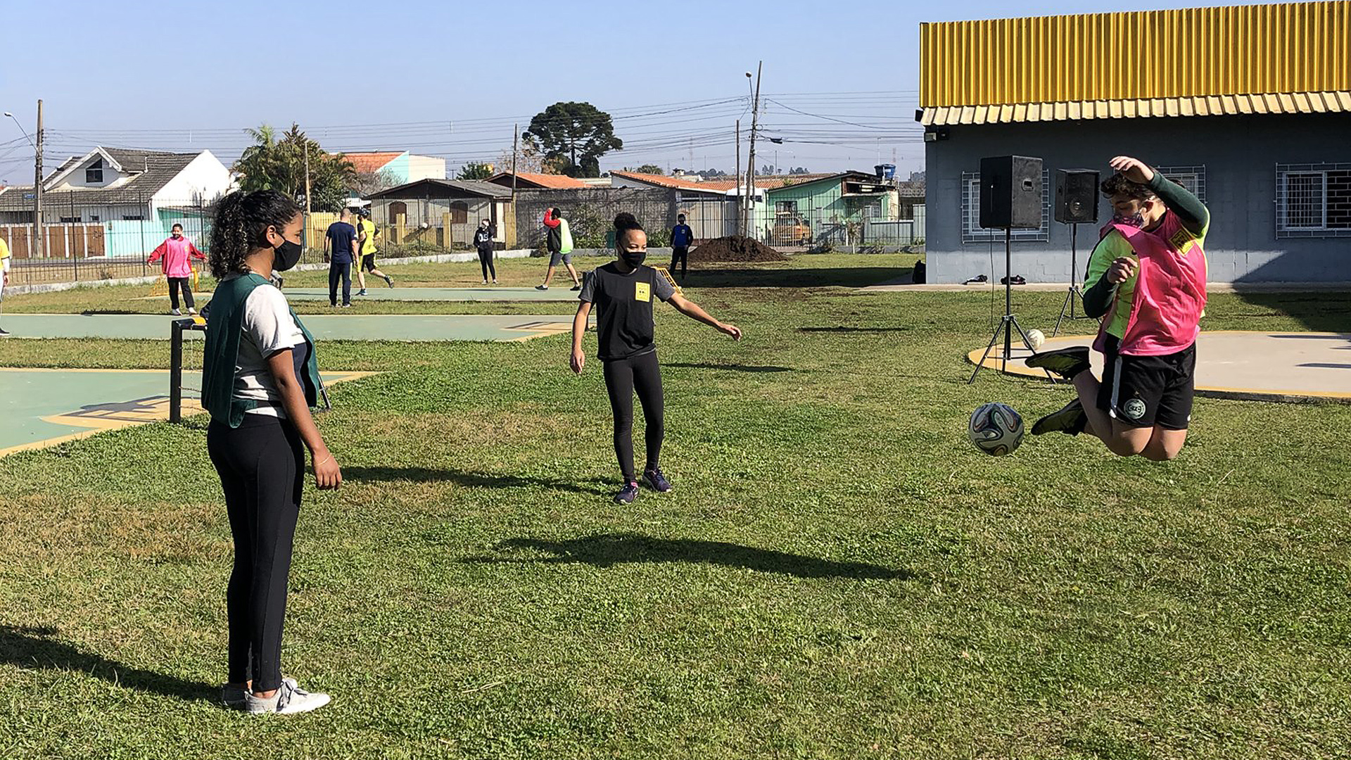 O jogo de rua como ferramenta de desenvolvimento e essência do futebol  brasileiro - Footure - Futebol e Cultura